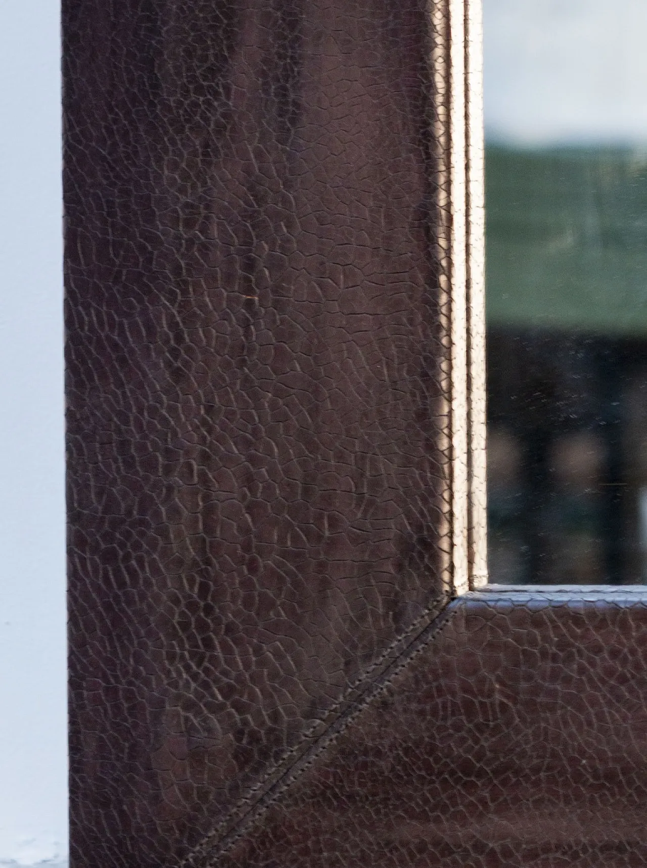 Specchio di lusso con cornice in legno e cuoio, '900 2