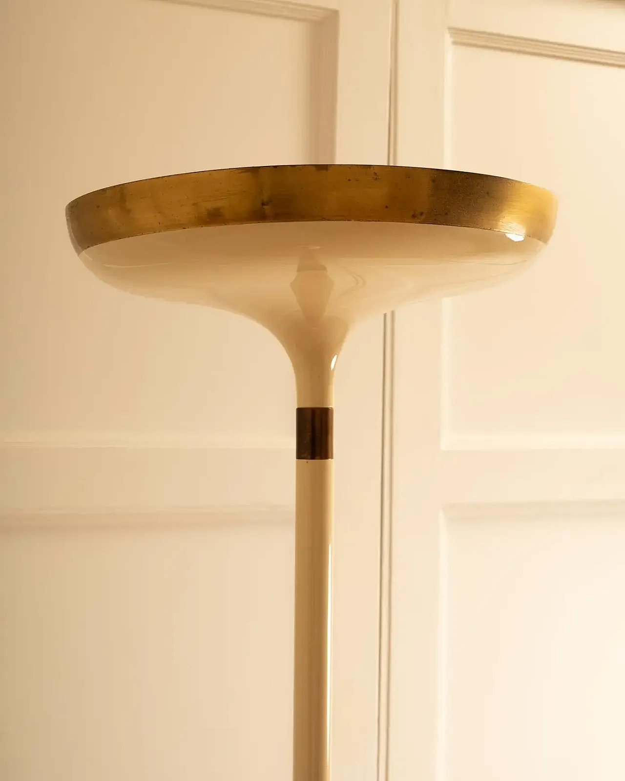 Lampada da terra in ottone e metallo, anni '70 5