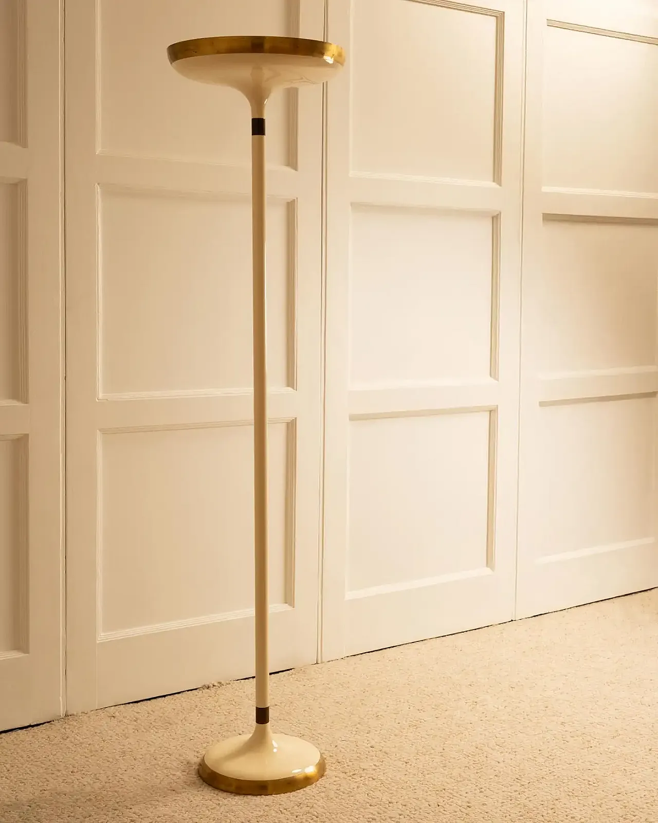 Lampada da terra in ottone e metallo, anni '70 7