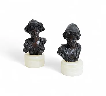 Coppia di sculture in bronzo poggiante su base in onice, primo '900