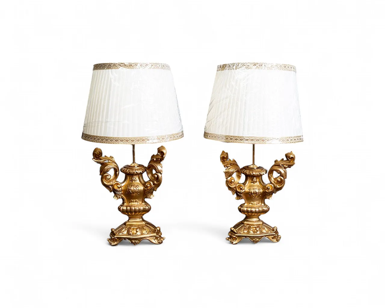 Pair of Louis XV lamps in gilded and carved wood, 18th century 6