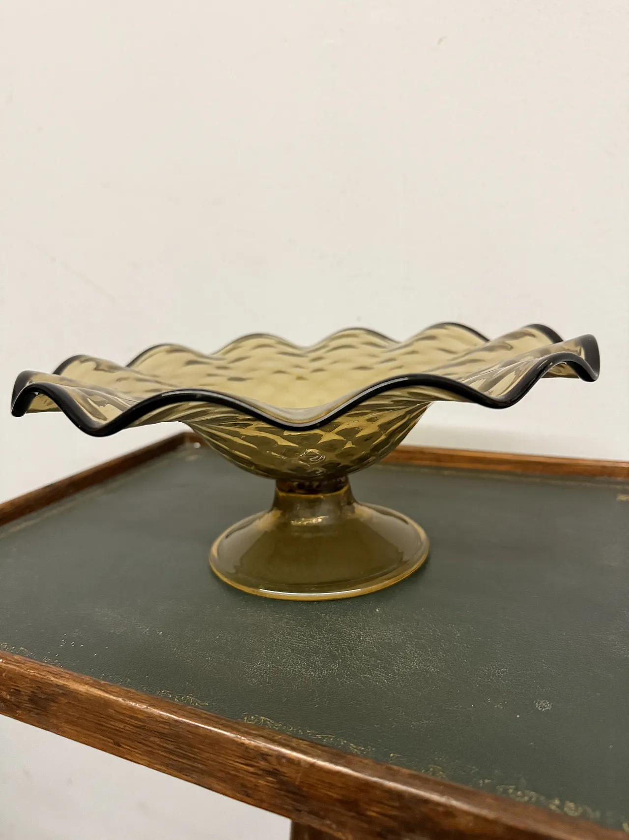 Amber-coloured centrepiece, 1970s 6