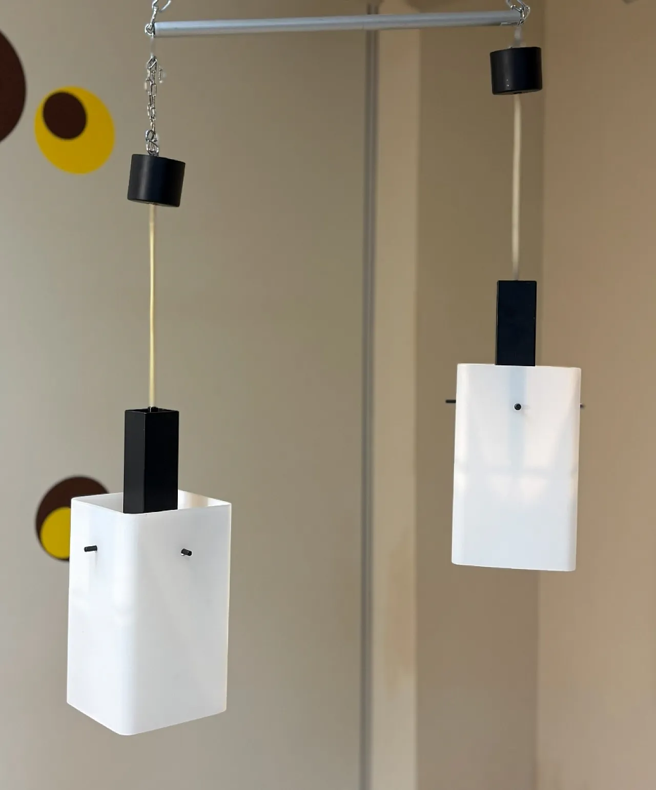 Coppia di lampade in vetro opalino e metallo di Stilux Milano,anni '60 8