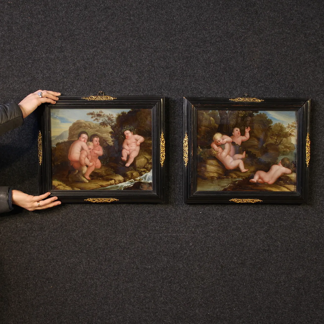 Coppia di dipinti su vetro baccanale di putti, '600 15