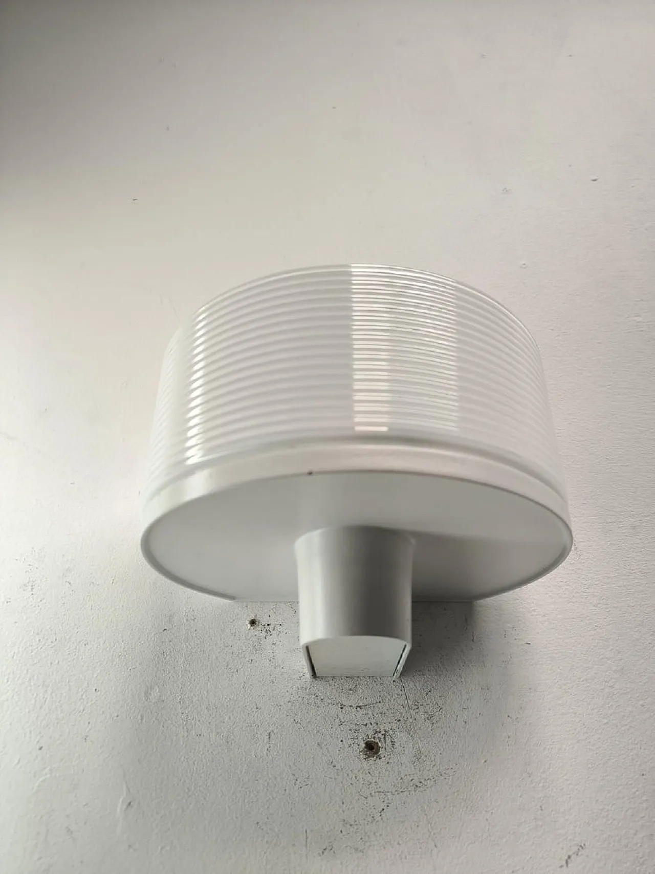 Lampada da parete in metallo e vetro di Murano di Leucos, anni '80 1