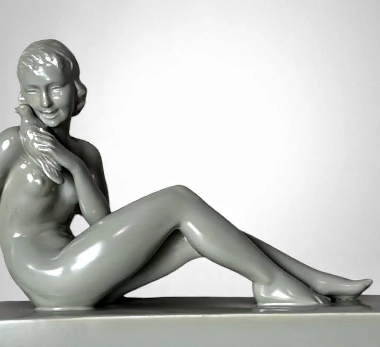 Art Deco ceramic figure of a young woman, mid-20th century 7