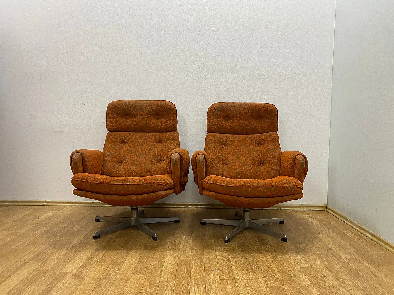 Poltrona girevole di Gerald Neusser, anni '70 8