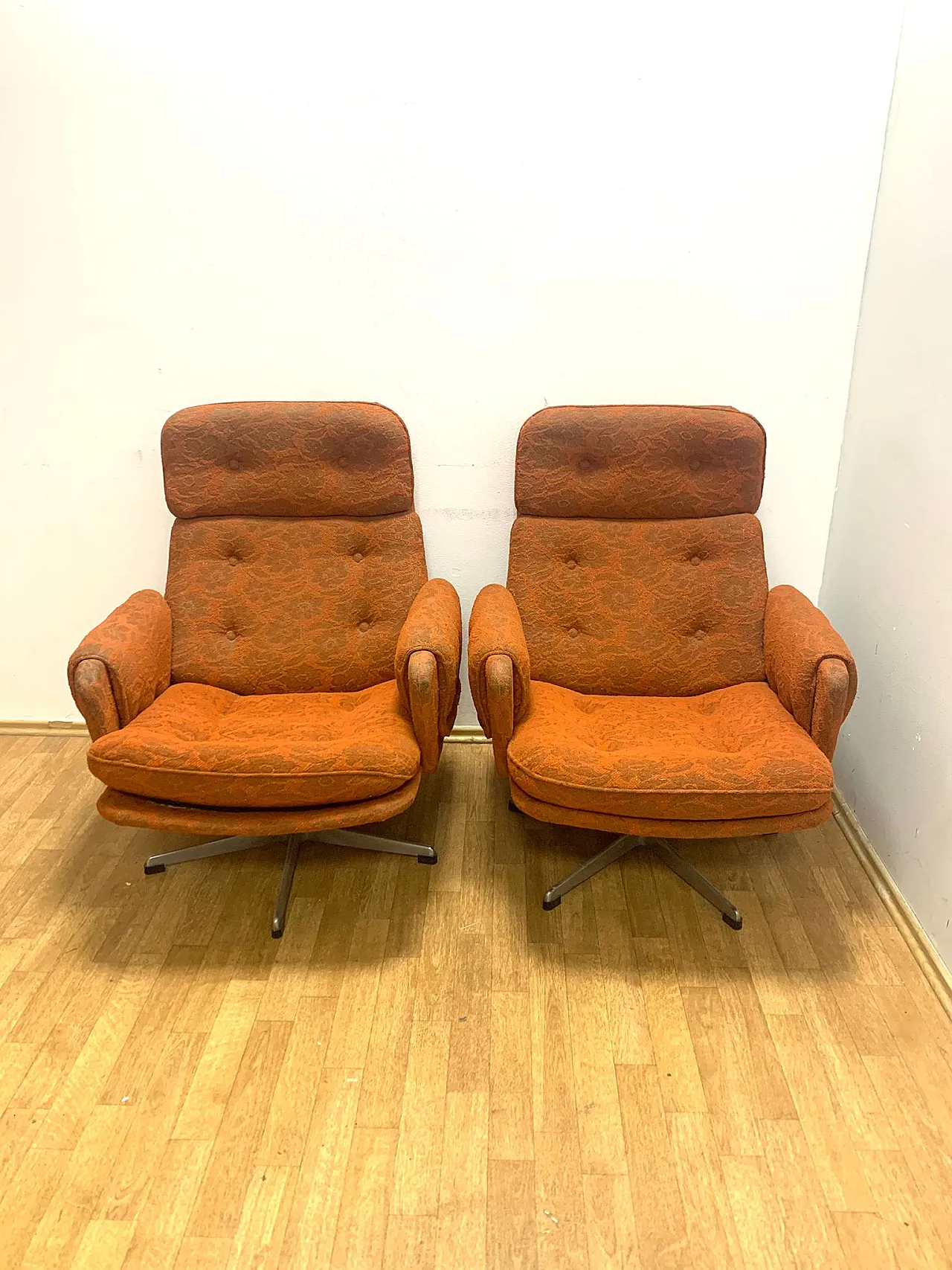 Poltrona girevole di Gerald Neusser, anni '70 10