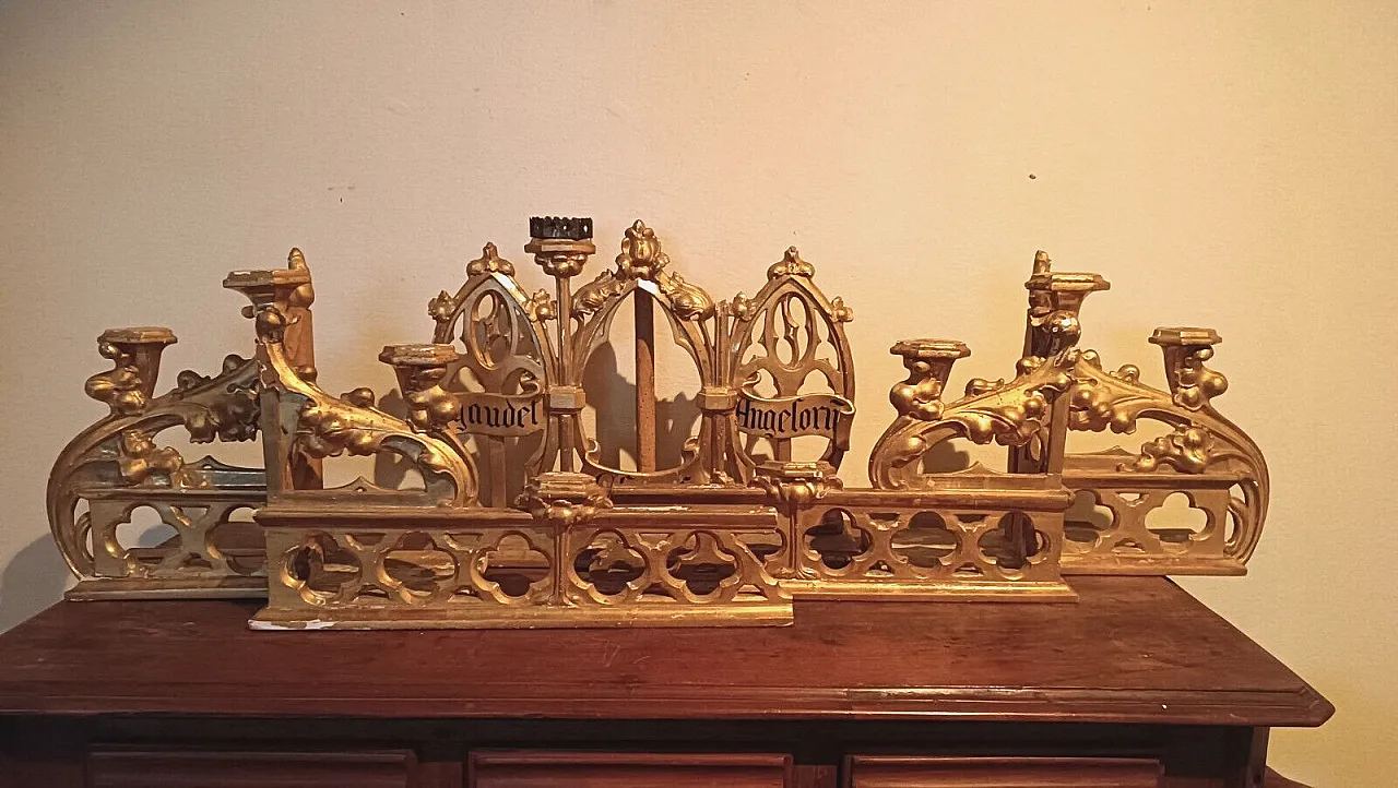 Altar triptych with candlesticks in gilded wood, early 19th century 2