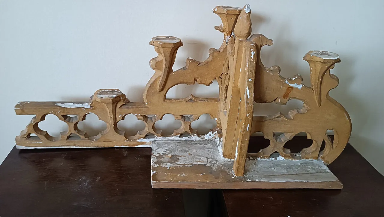 Altar triptych with candlesticks in gilded wood, early 19th century 6