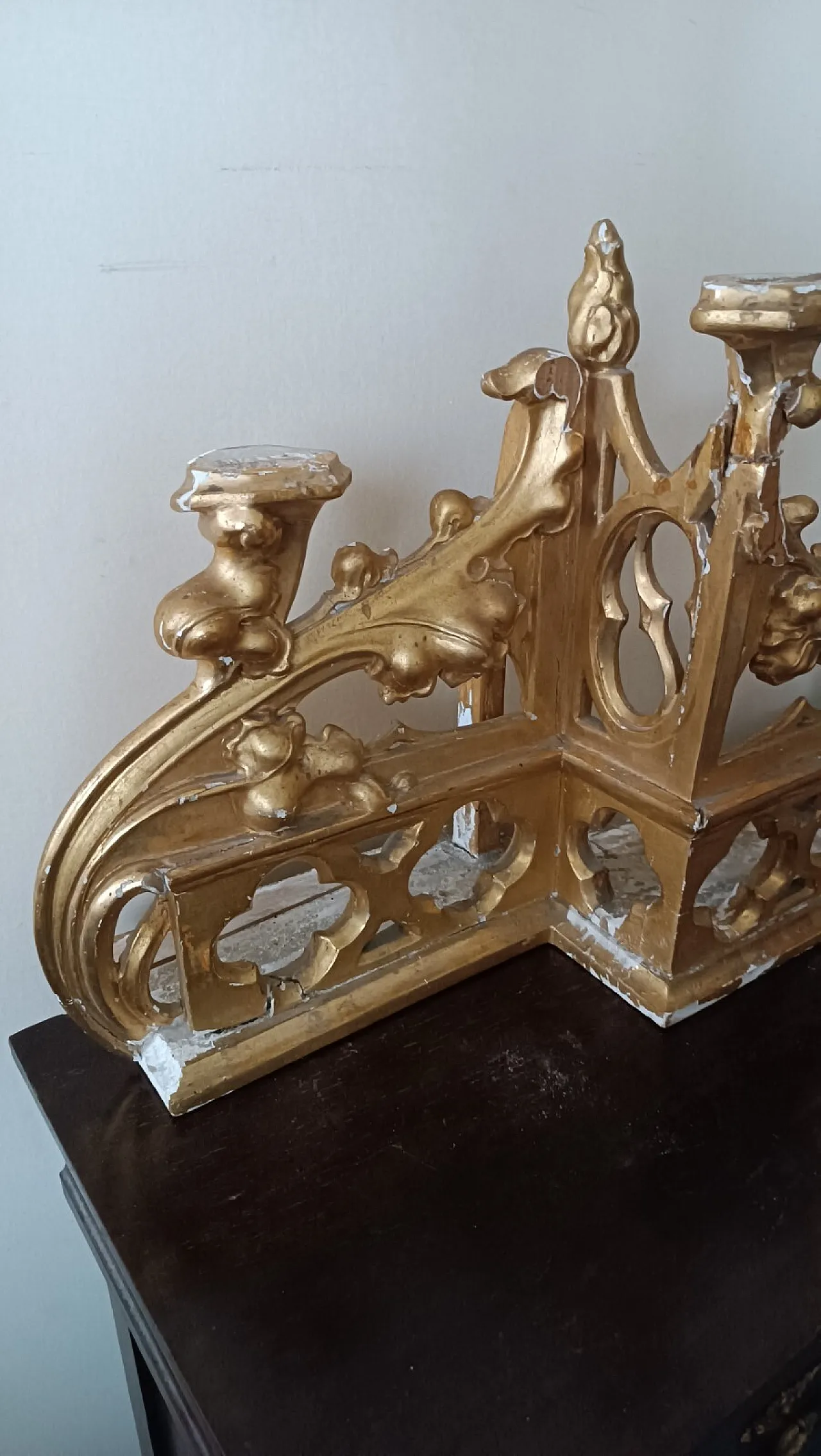 Altar triptych with candlesticks in gilded wood, early 19th century 7