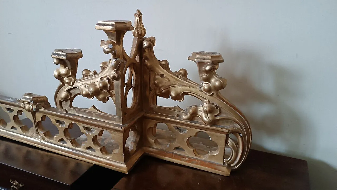 Altar triptych with candlesticks in gilded wood, early 19th century 8