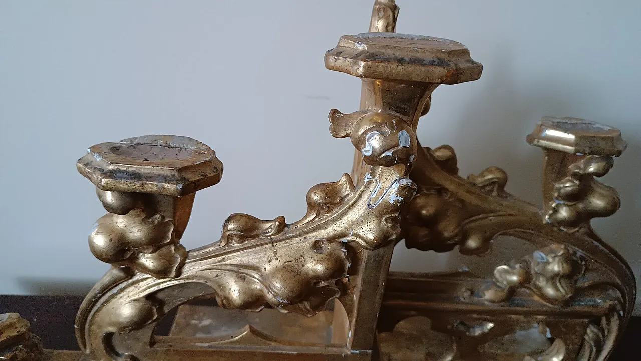 Altar triptych with candlesticks in gilded wood, early 19th century 9