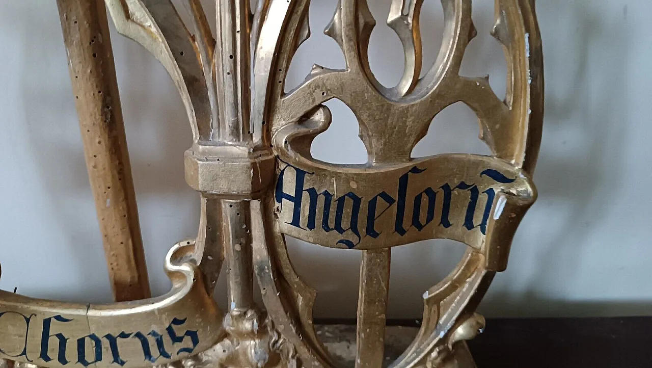 Altar triptych with candlesticks in gilded wood, early 19th century 11