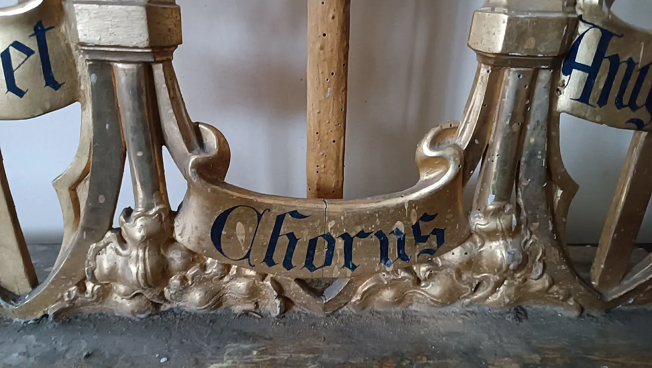 Altar triptych with candlesticks in gilded wood, early 19th century 12
