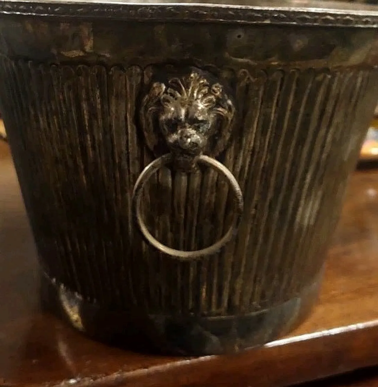 Ice bucket with lion-shaped handles, 20th century 8