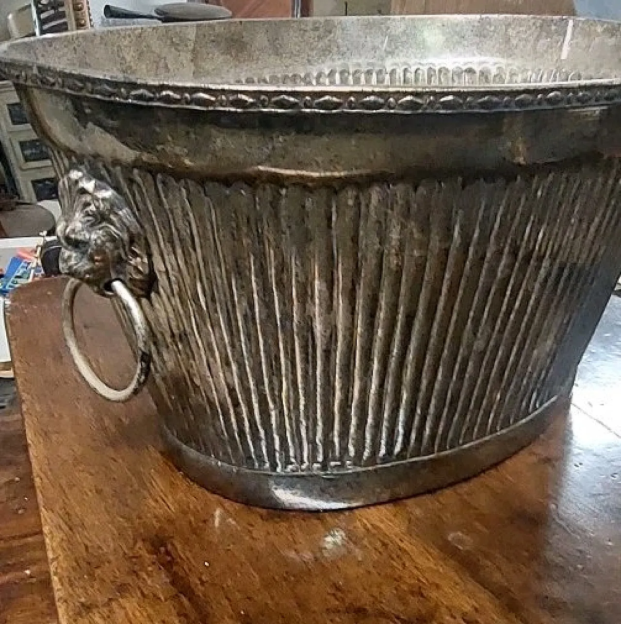 Ice bucket with lion-shaped handles, 20th century 9