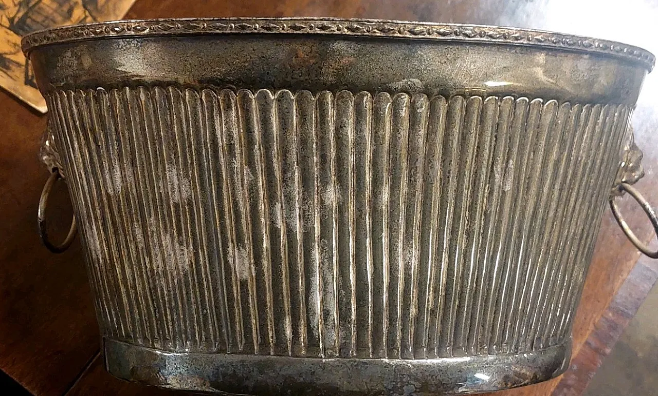 Ice bucket with lion-shaped handles, 20th century 10