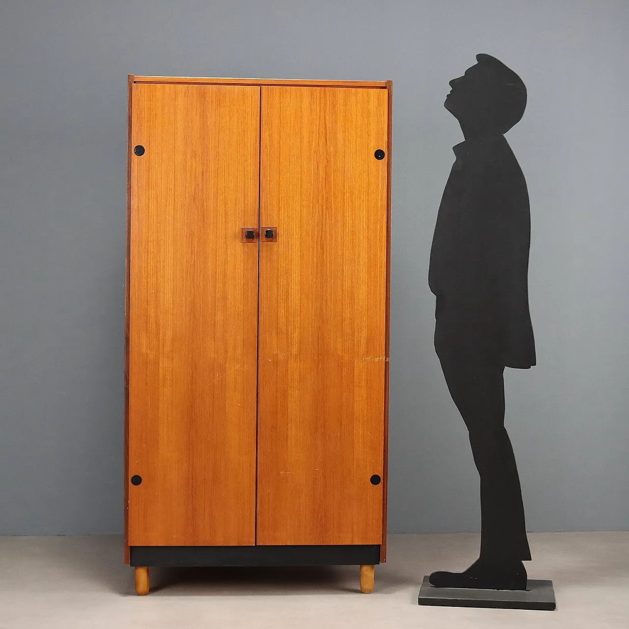 Armadio in impiallacciatura di teak con inserti in legno tinto, '900 2