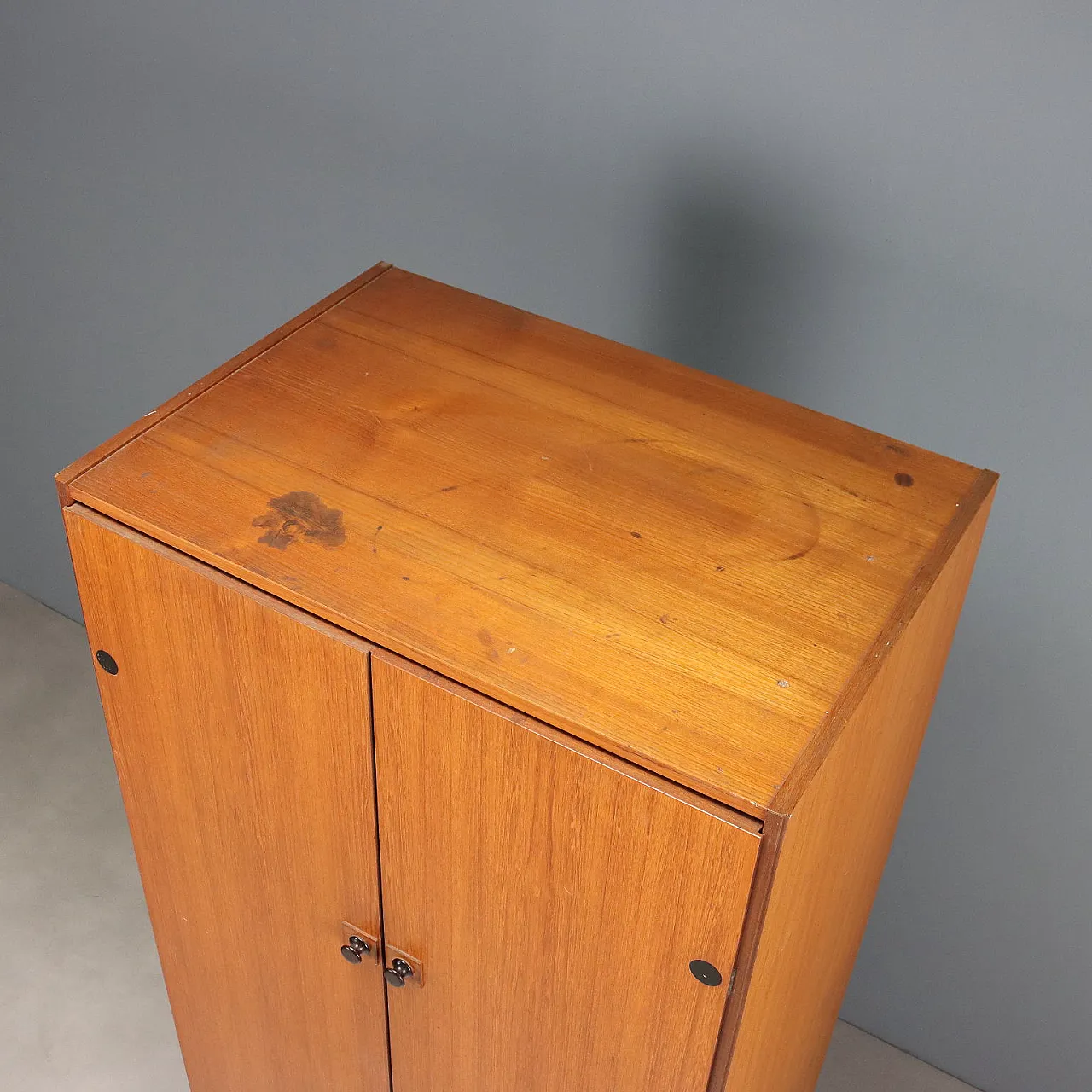 Armadio in impiallacciatura di teak con inserti in legno tinto, '900 9