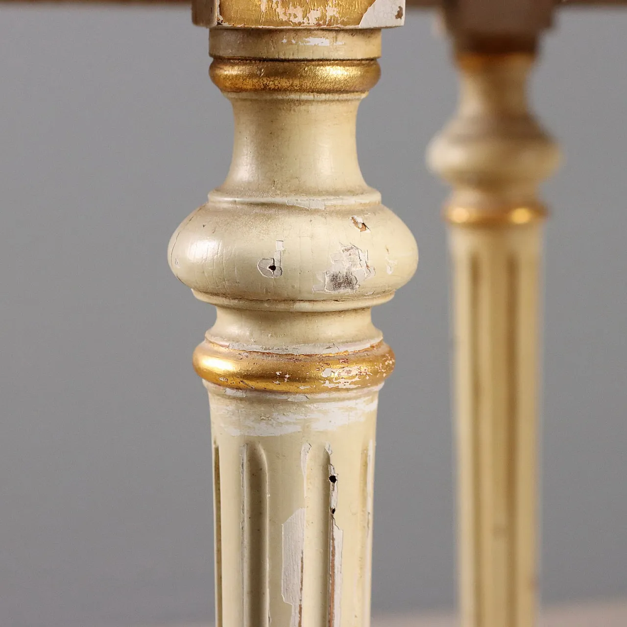 Tavolino in stile neoclassico in legno laccato e dorato, '800 5