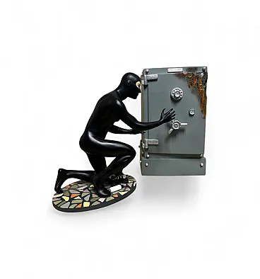 Coppia da collezione Diabolik with Safe in resina di Astorina, 2000