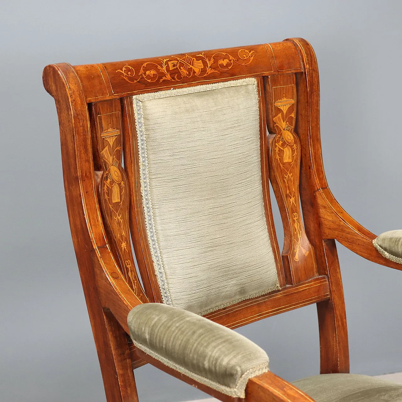 Coppia di poltrone in mogano e acero con intarsi, fine '800 4