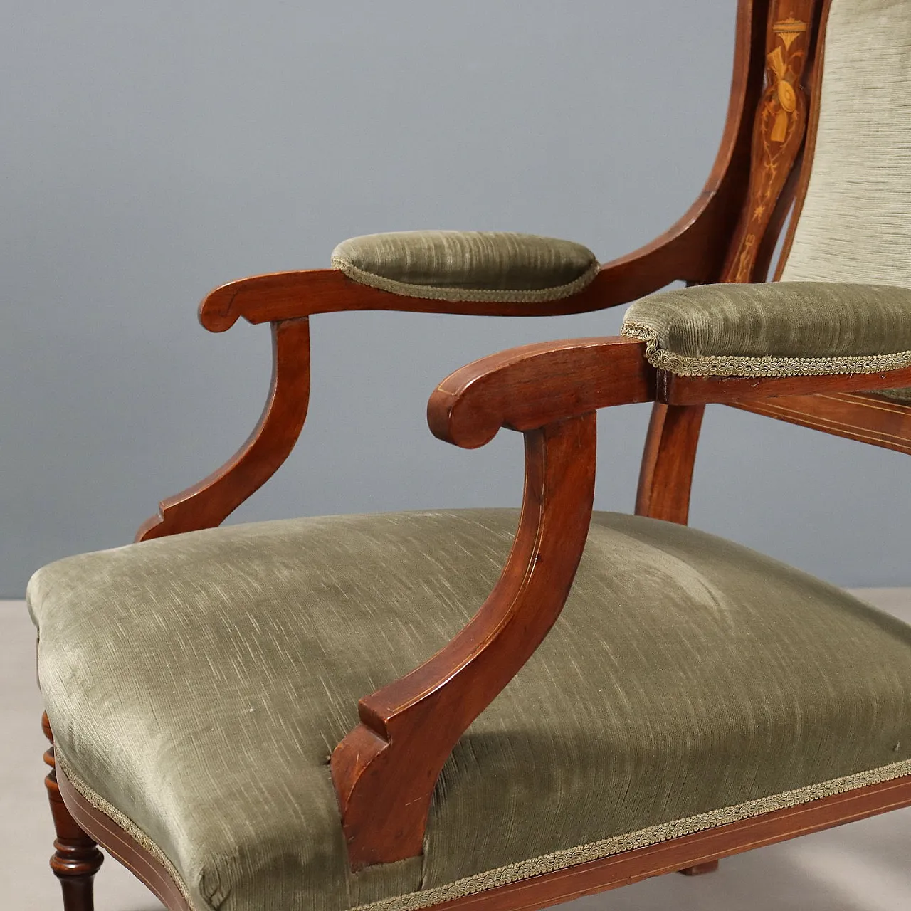 Coppia di poltrone in mogano e acero con intarsi, fine '800 7