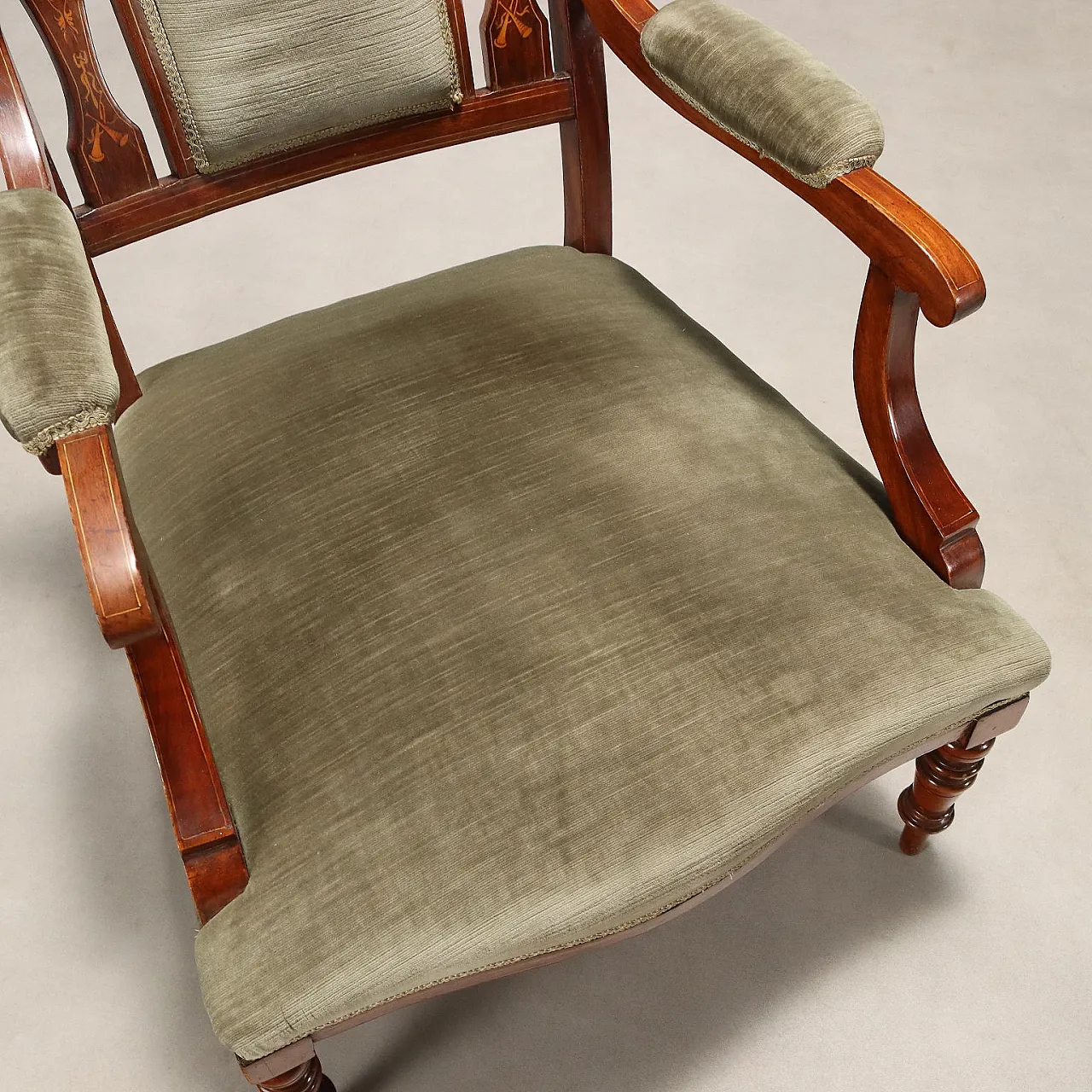 Coppia di poltrone in mogano e acero con intarsi, fine '800 8