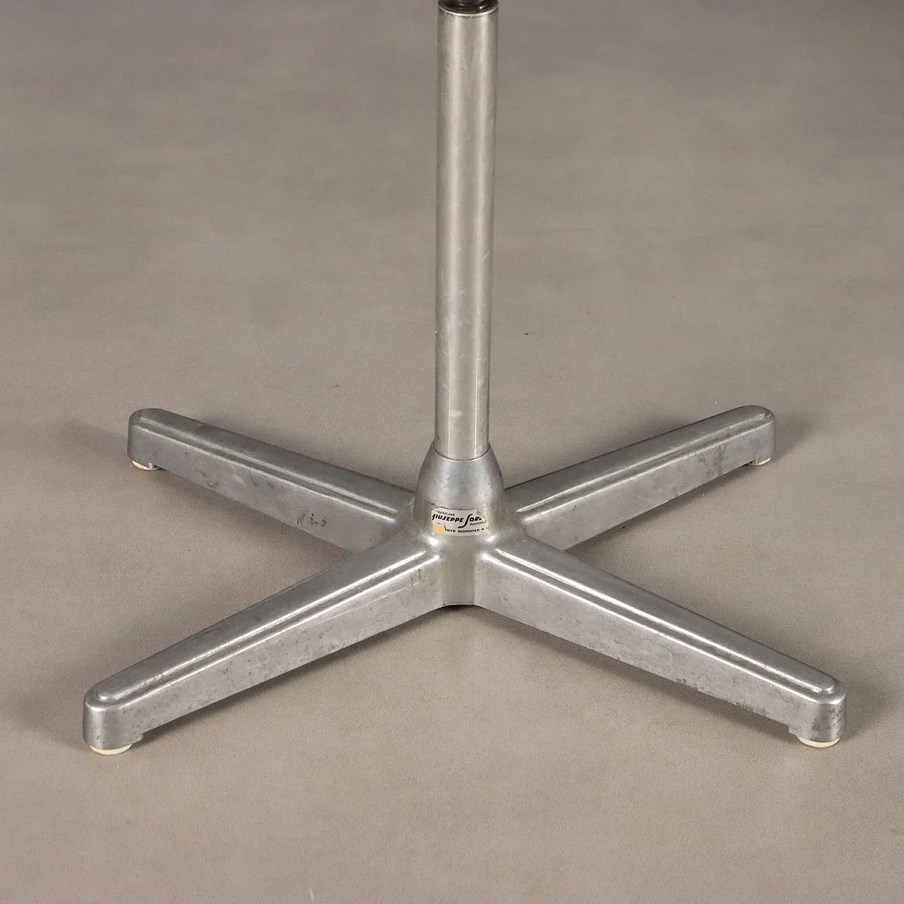 Coppia di sgabelli in metallo con seduta regolabile, '900 4