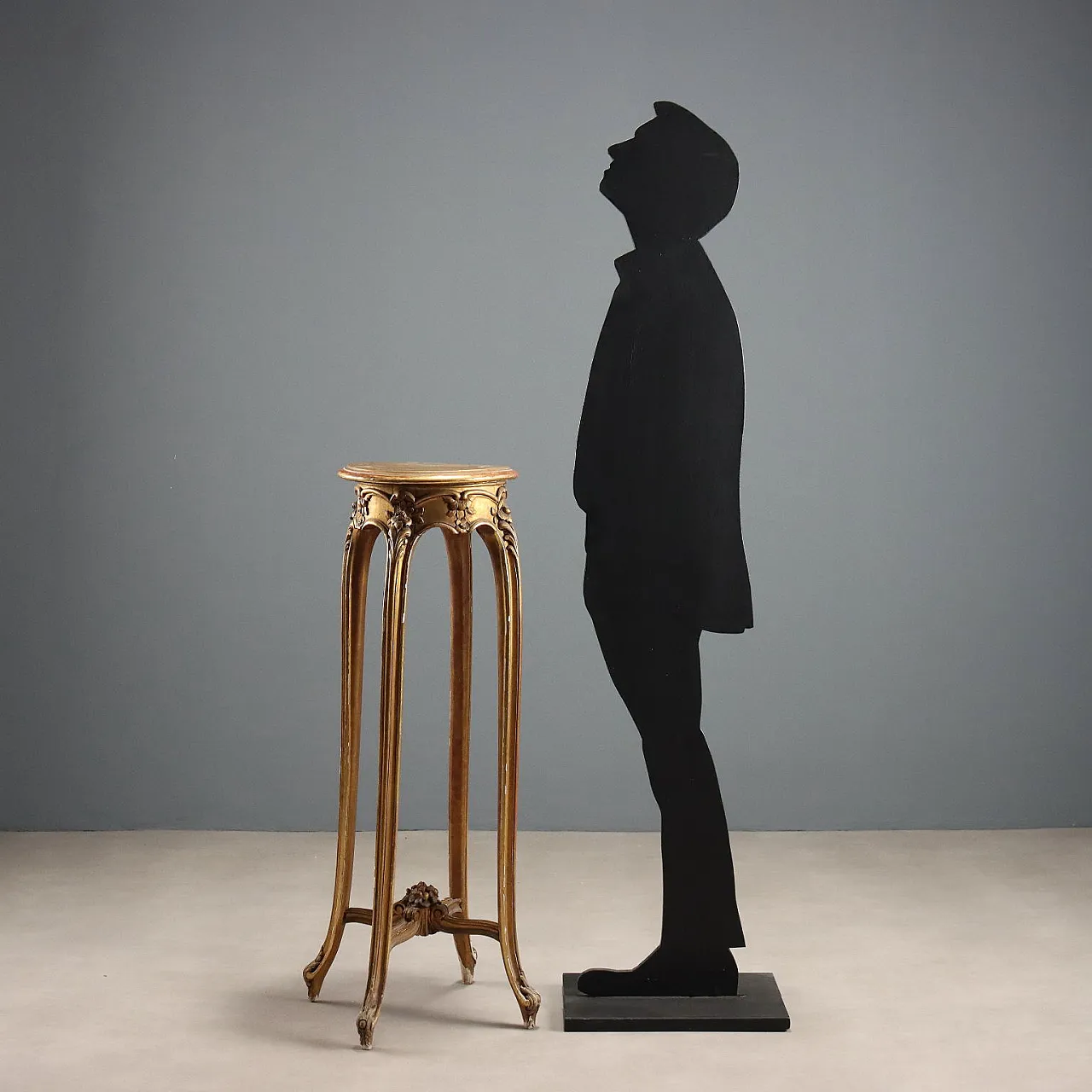 Carved and gilded wooden vase holder, late 19th century 2