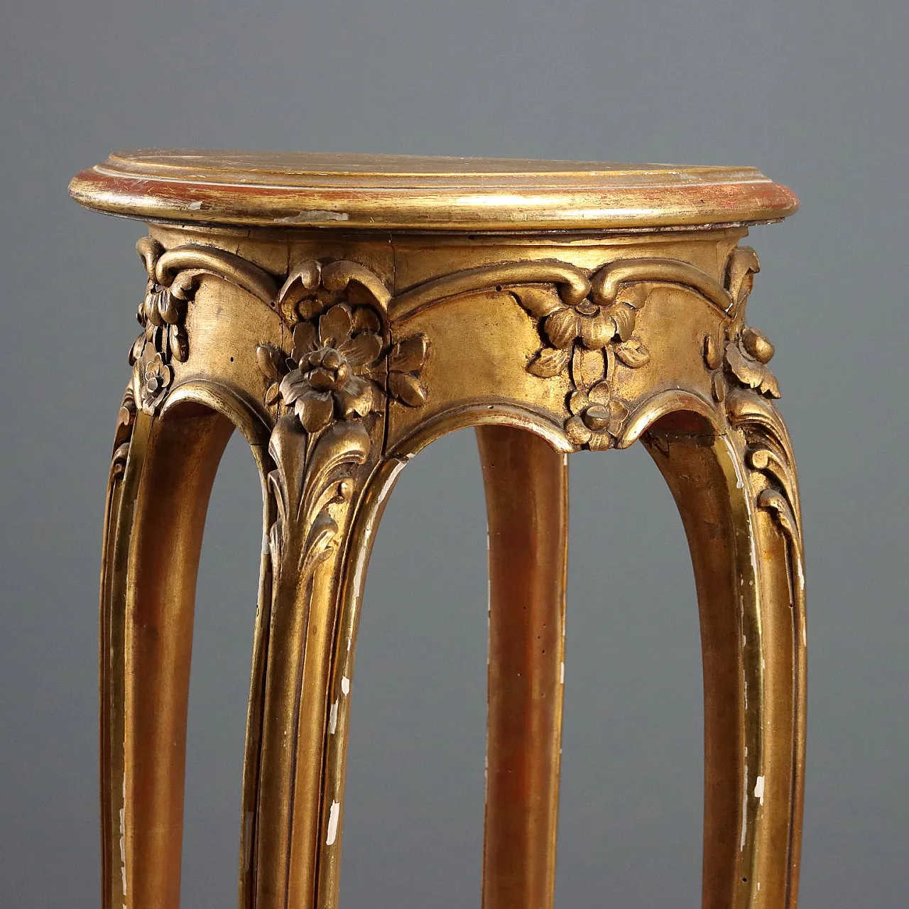 Carved and gilded wooden vase holder, late 19th century 3