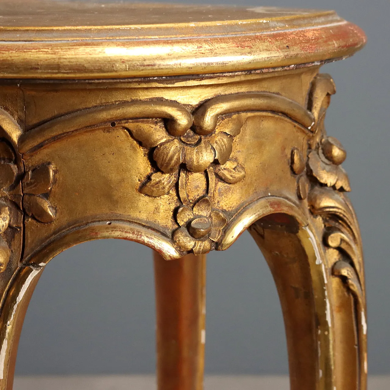 Carved and gilded wooden vase holder, late 19th century 4