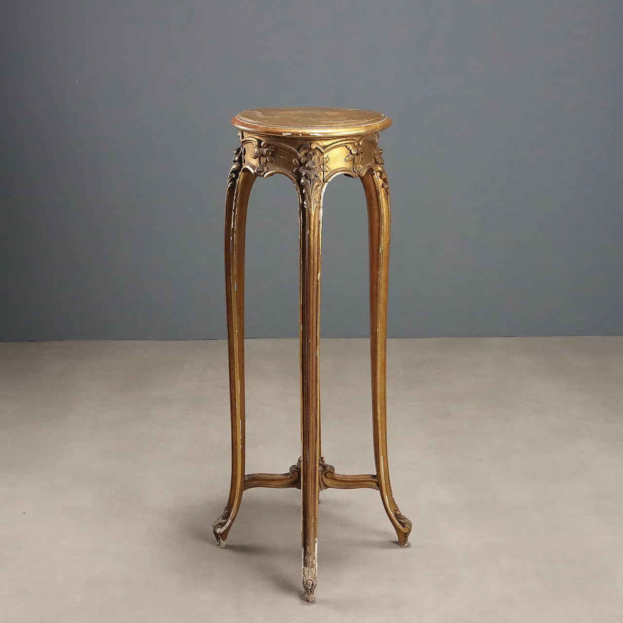 Carved and gilded wooden vase holder, late 19th century 8