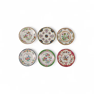 6 Piatti in porcellana con vari decori policromi a rilievo, '800