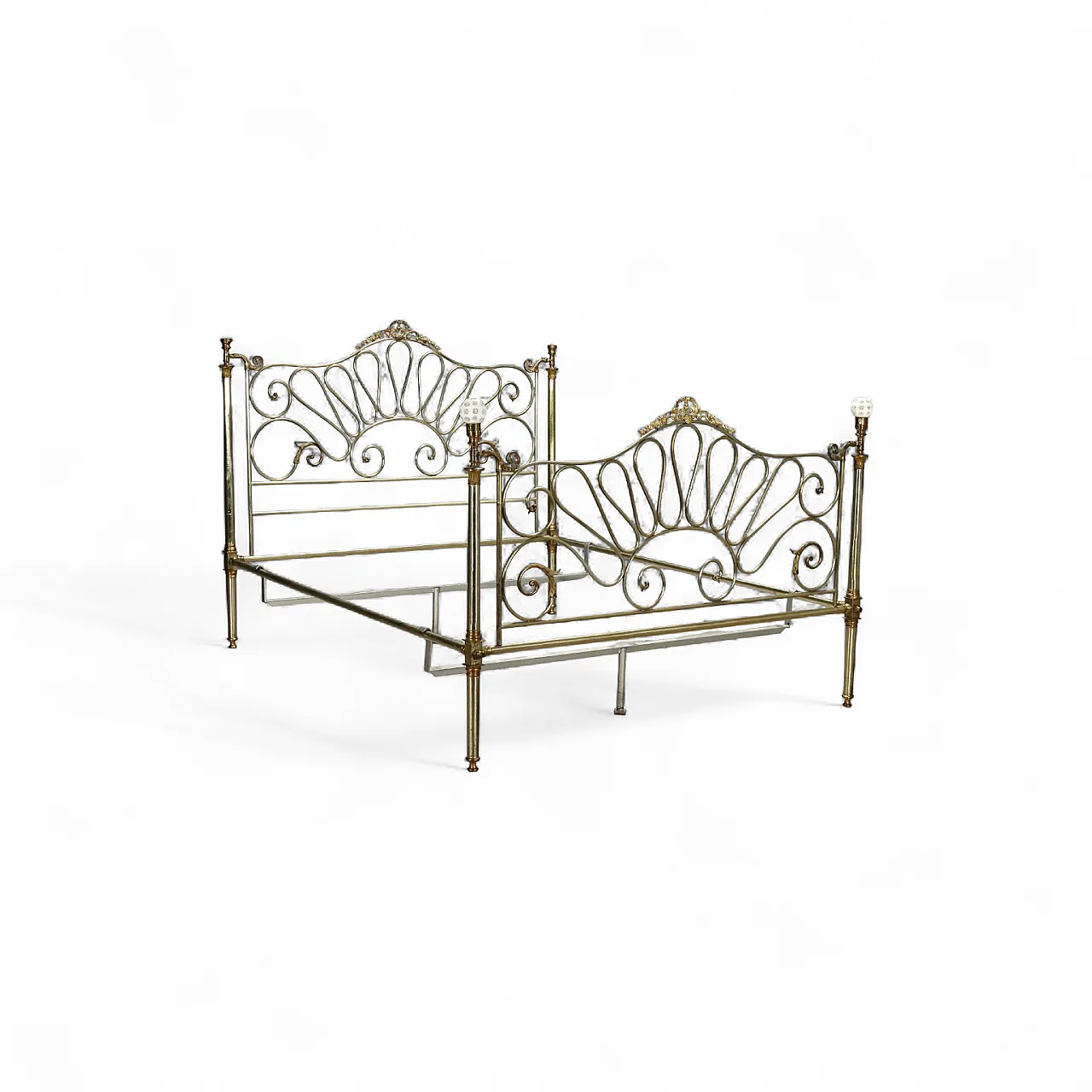 Letto in ottone e bronzo con motivi a foglie, volute e floreali, '800 11