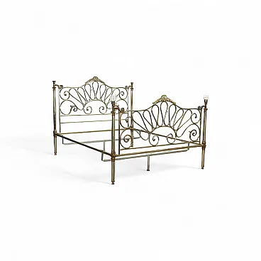 Letto in ottone e bronzo con motivi a foglie, volute e floreali, '800