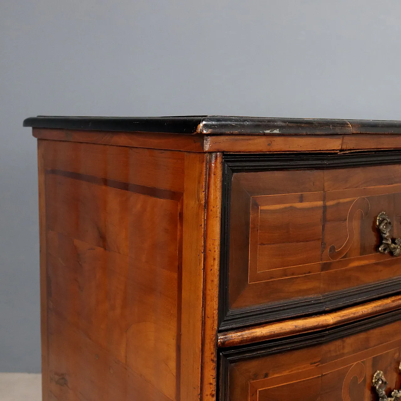 Three-drawer chest of drawers in wood and bronze, 18th century 5