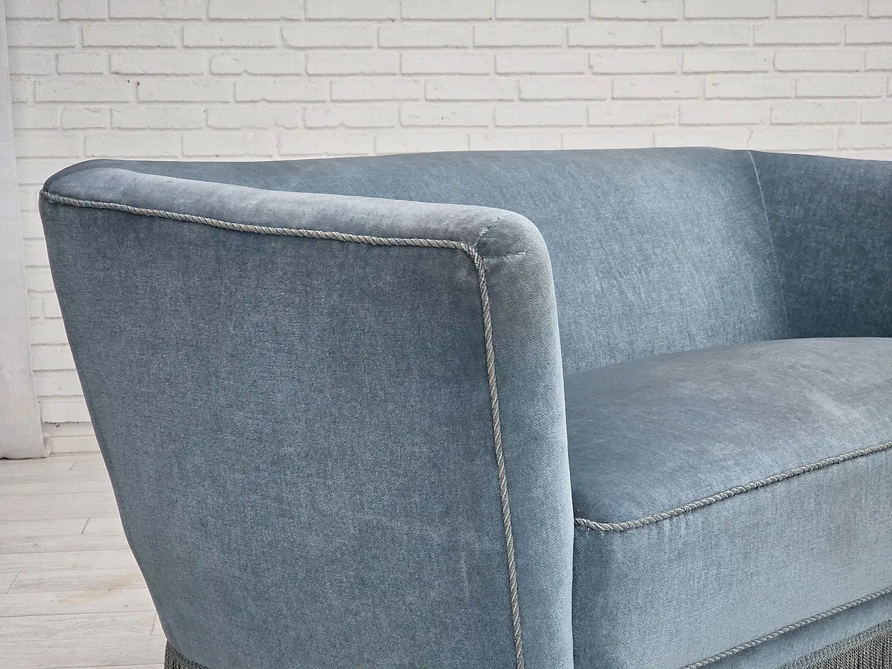 Divano danese a 2 posti in velluto blu, gambe in quercia, Anni '70 5