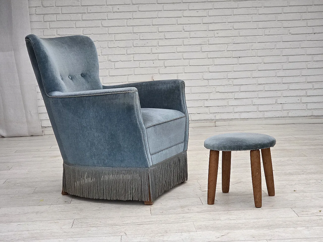 oltrona danese con poggiapiedi, velluto e quercia, anni '70 1