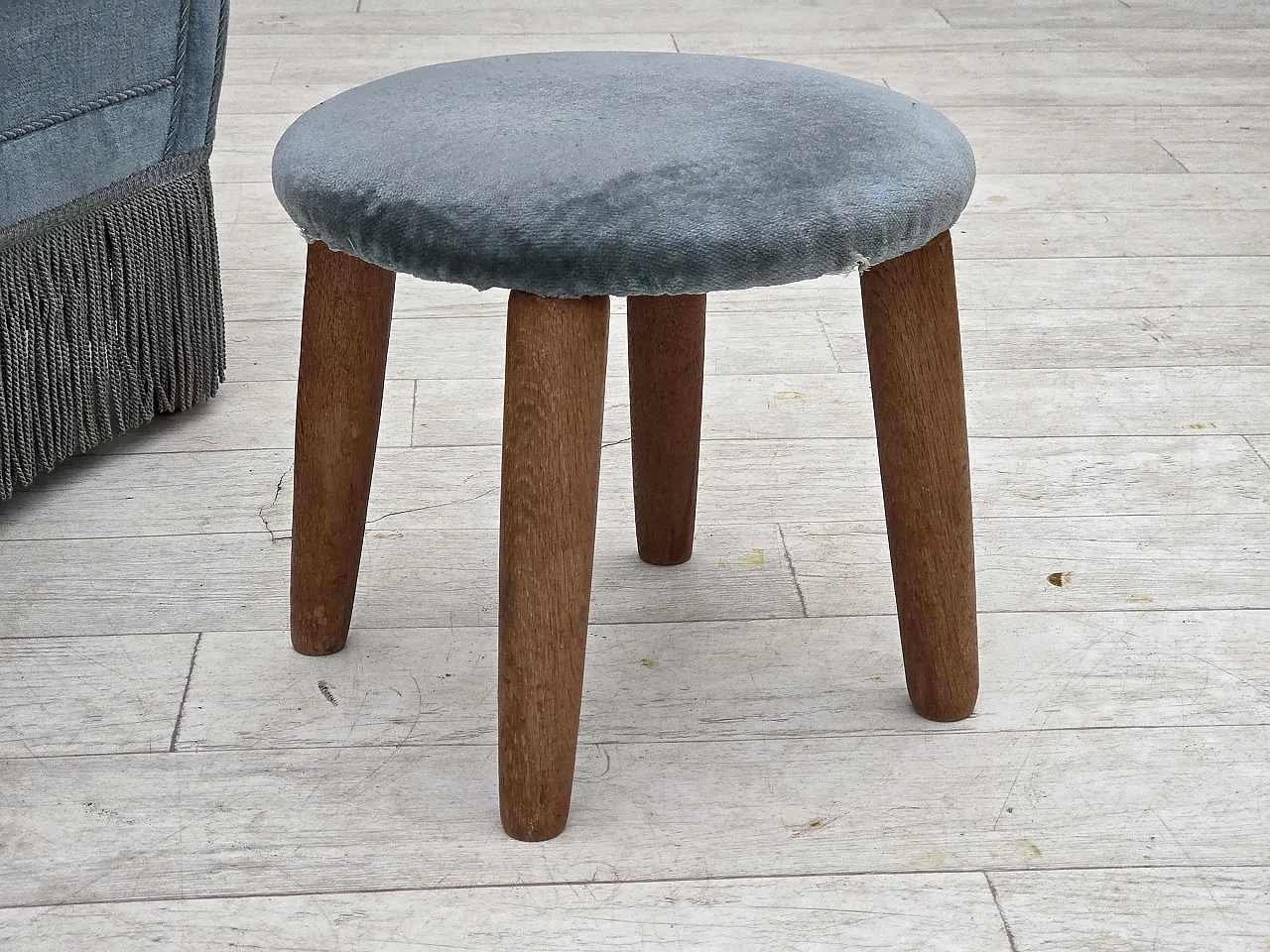 oltrona danese con poggiapiedi, velluto e quercia, anni '70 2