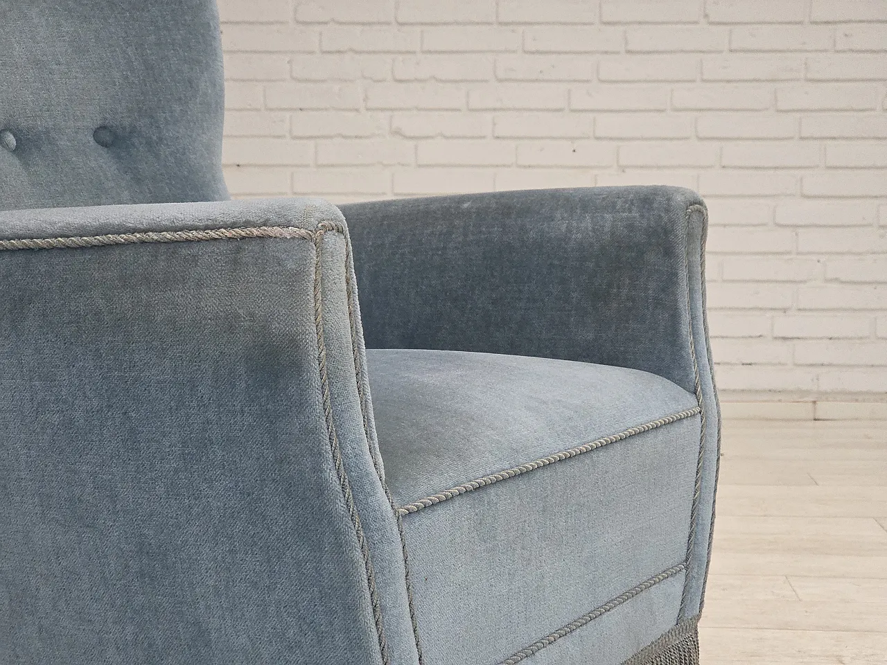 oltrona danese con poggiapiedi, velluto e quercia, anni '70 3