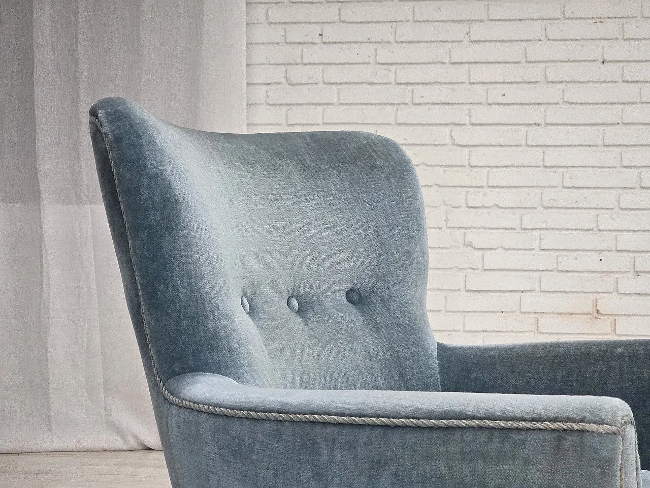 oltrona danese con poggiapiedi, velluto e quercia, anni '70 4