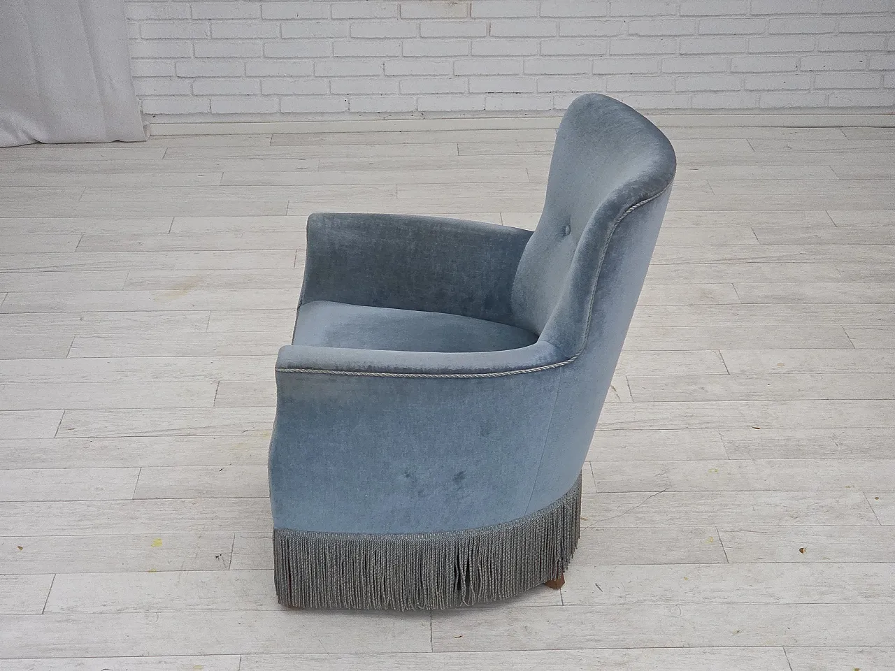 oltrona danese con poggiapiedi, velluto e quercia, anni '70 16