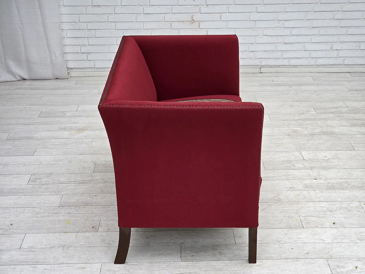 Divano danese a 2 posti in lana rossa, legno di frassino, anni '70 9