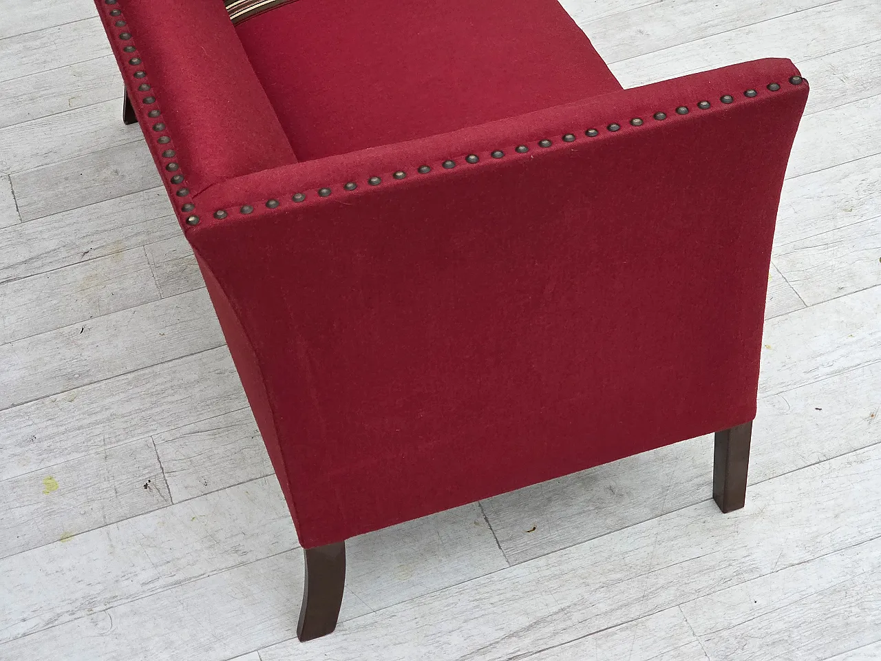 Divano danese a 2 posti in lana rossa, legno di frassino, anni '70 10