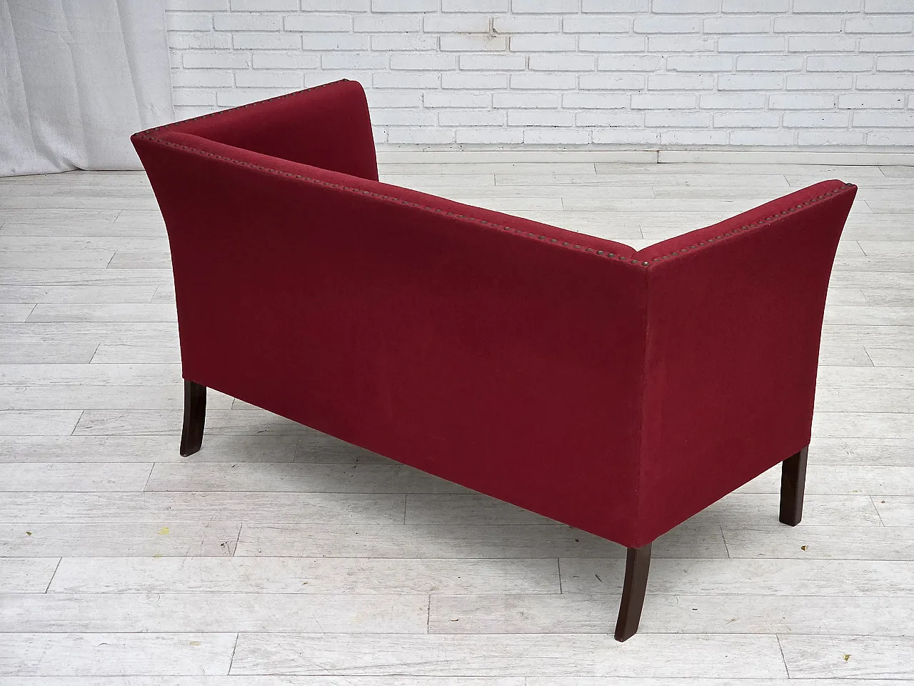 Divano danese a 2 posti in lana rossa, legno di frassino, anni '70 11