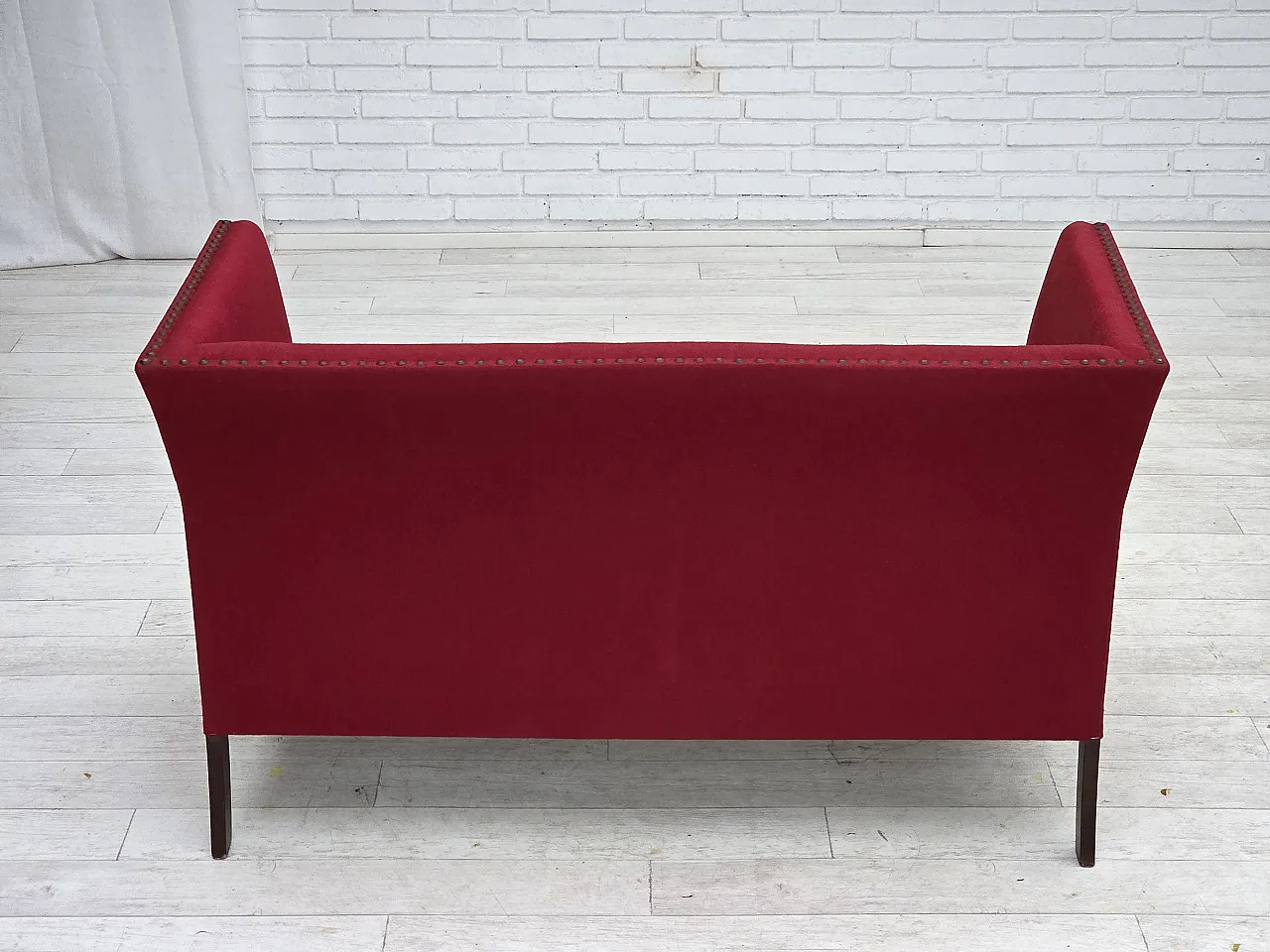 Divano danese a 2 posti in lana rossa, legno di frassino, anni '70 13