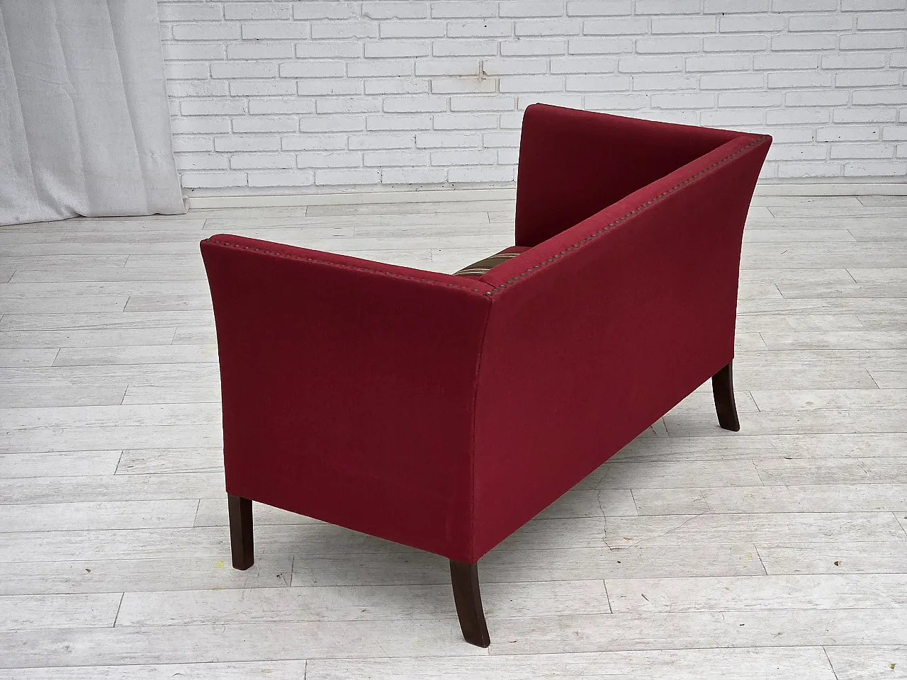 Divano danese a 2 posti in lana rossa, legno di frassino, anni '70 14