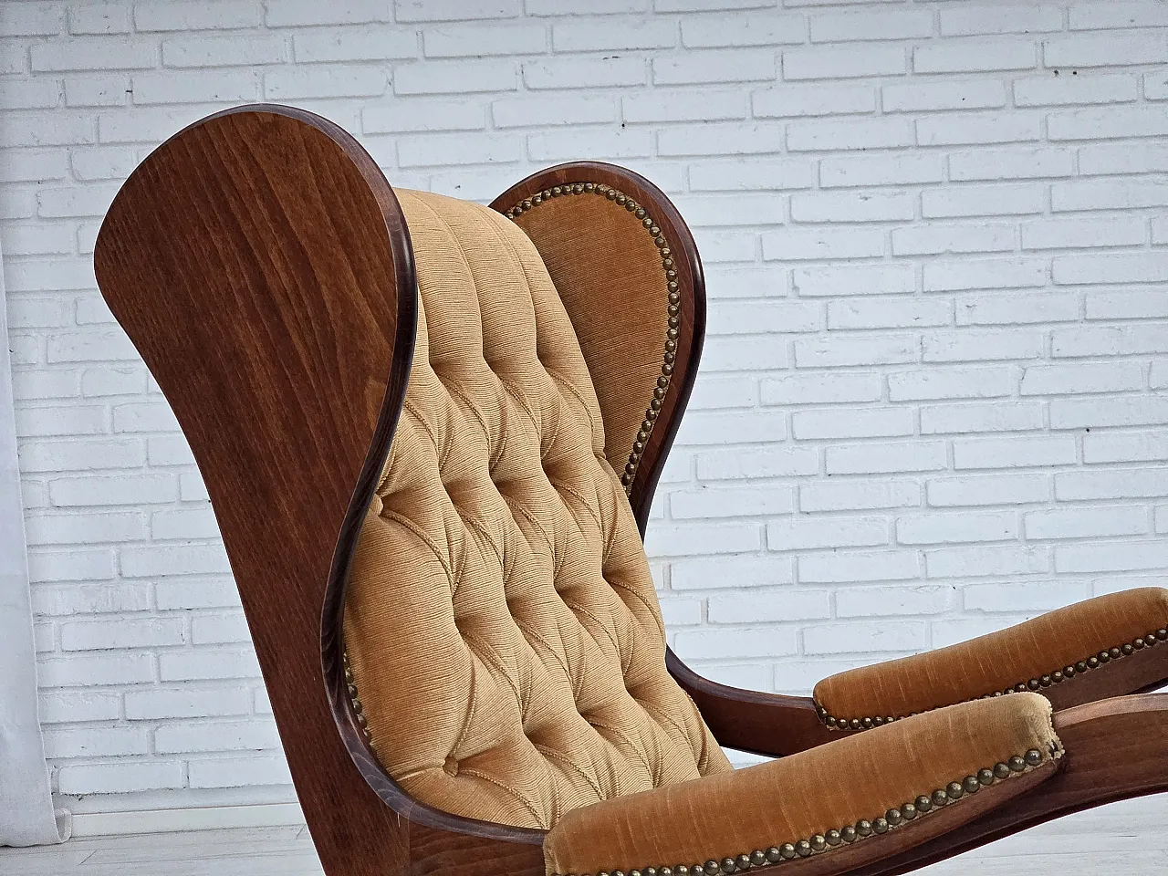 Sedia a dondolo scandinava in velluto, legno di faggio scuro, anni '60 5